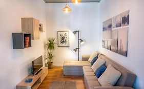 Cozy House With Flowery Courtyard In Notable Location